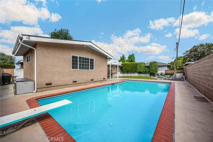 Building Photo - 10732 Lindesmith Ave