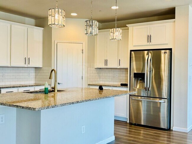 Building Photo - 9150 W 100th Way