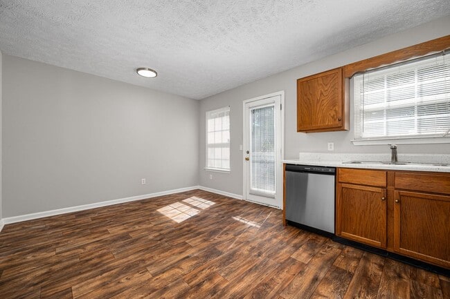 Building Photo - Hamlet Square Townhomes Unit 2410D