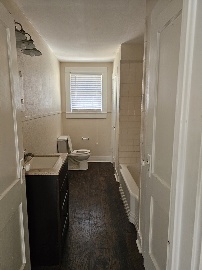 Building Photo - 411 W 27th St