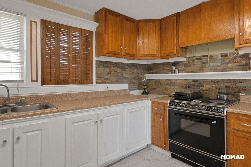 Building Photo - 141 Dockweiler Rd N