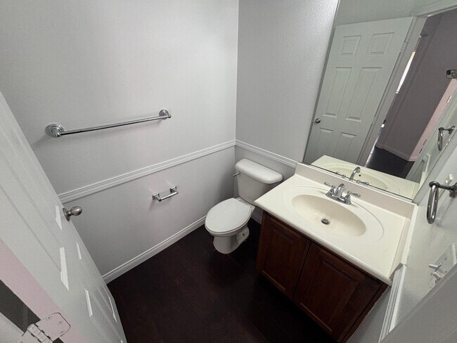 Building Photo - Charming 3-Bedroom Home with Modern Comfor...
