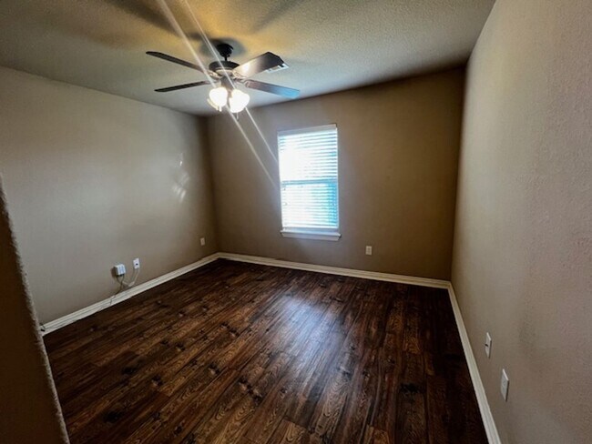 Building Photo - ** COMING SOON** Beautiful Home In Clabber Creek Subdivision. Lawn maintenance included!!