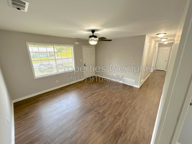 Building Photo - 3825 Glenburee St