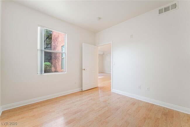 Building Photo - 8000 W Badura Ave