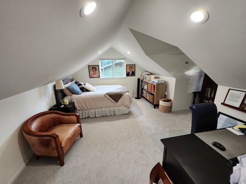 Spacious Loft with Guest Bed - 5505 Robinswood Ln