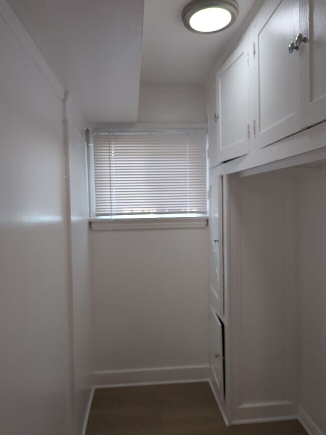 Building Photo - 4215-4217 S Budlong Ave