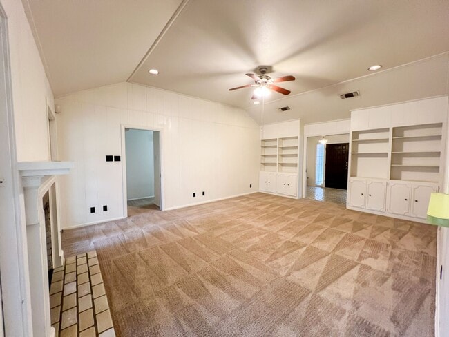 Building Photo - 11103 Whisper Hollow