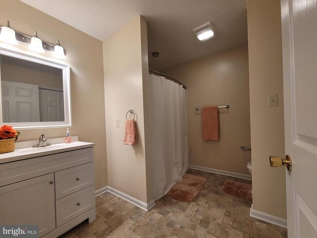 Building Photo - 111 Windcrest Cir