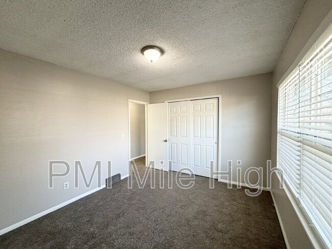 Building Photo - 1600 Sagrimore Cir