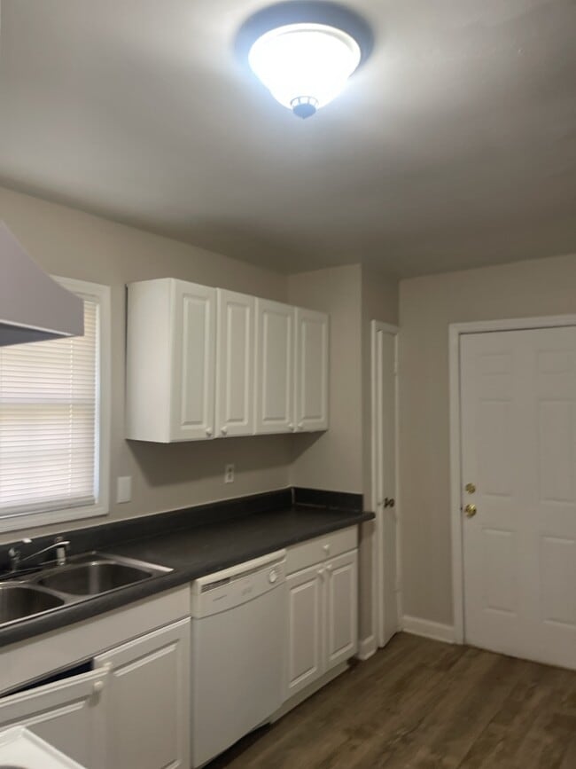 Building Photo - 6105 Trent Dr NW