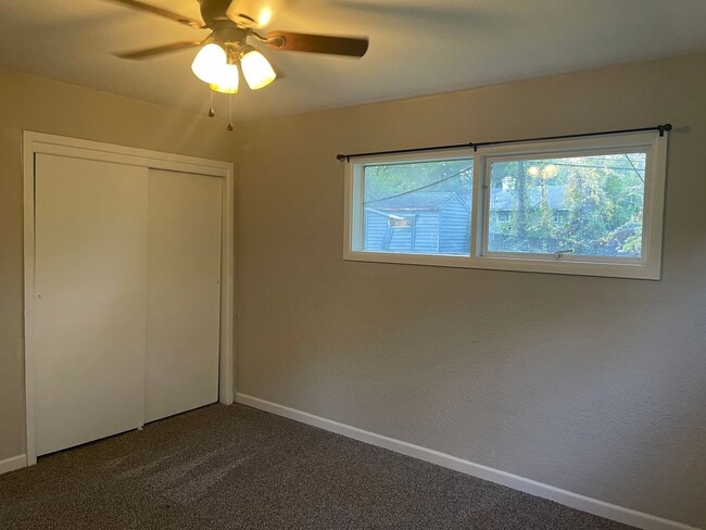 Building Photo - South KC 4Bed/1 Home Available Now!