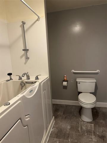 Building Photo - 717 S La Salle Dr