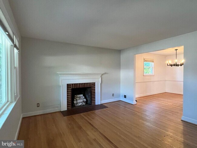 Building Photo - 10710 Jamaica Dr