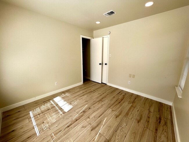 Building Photo - 1005 W MLK #A