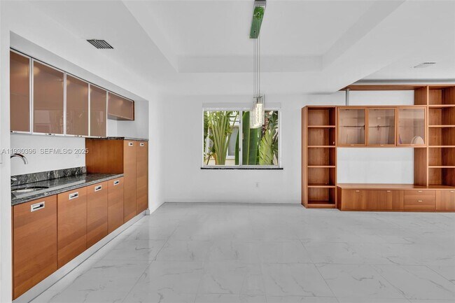 Building Photo - 10065 Bay Harbor Terrace