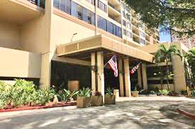 Building Photo - 1 bedroom in Chateau Waikiki