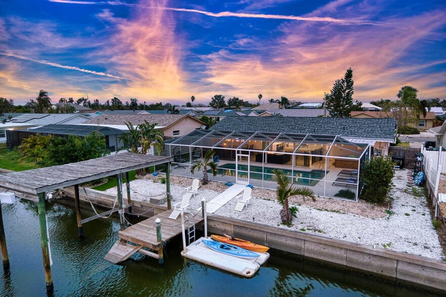 Building Photo - 6518 Solitaire Palm Way