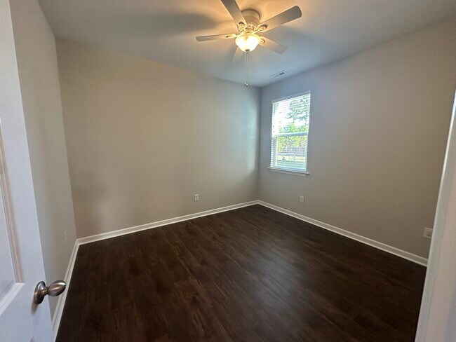 Building Photo - 8170 E Highcroft Dr NE