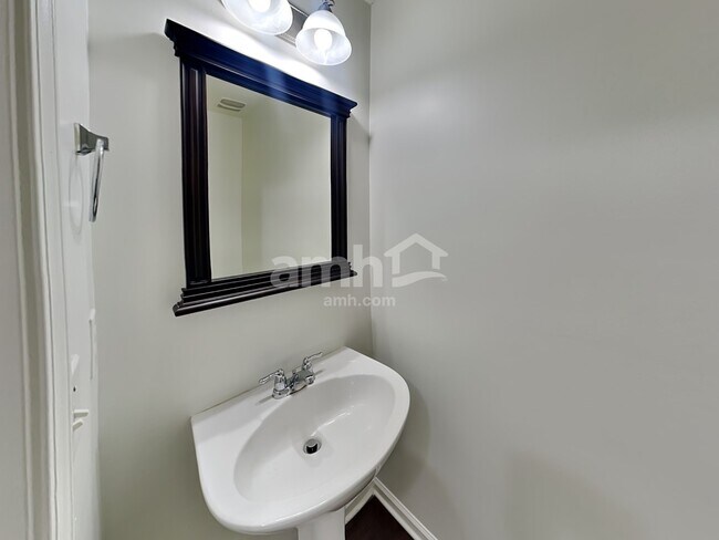 Building Photo - 6747 Thistle Down Dr