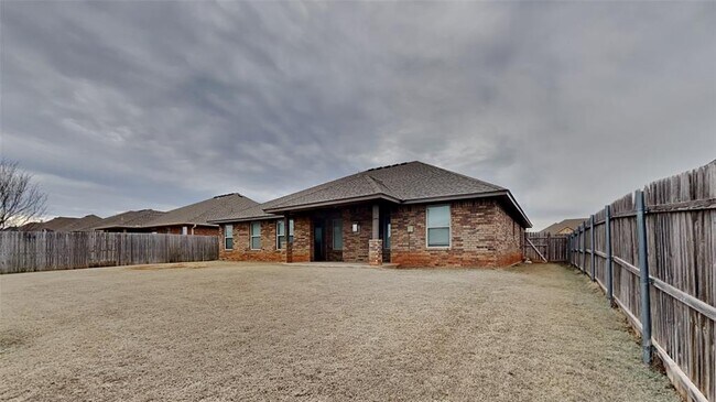 Building Photo - 6520 Bentwood Dr