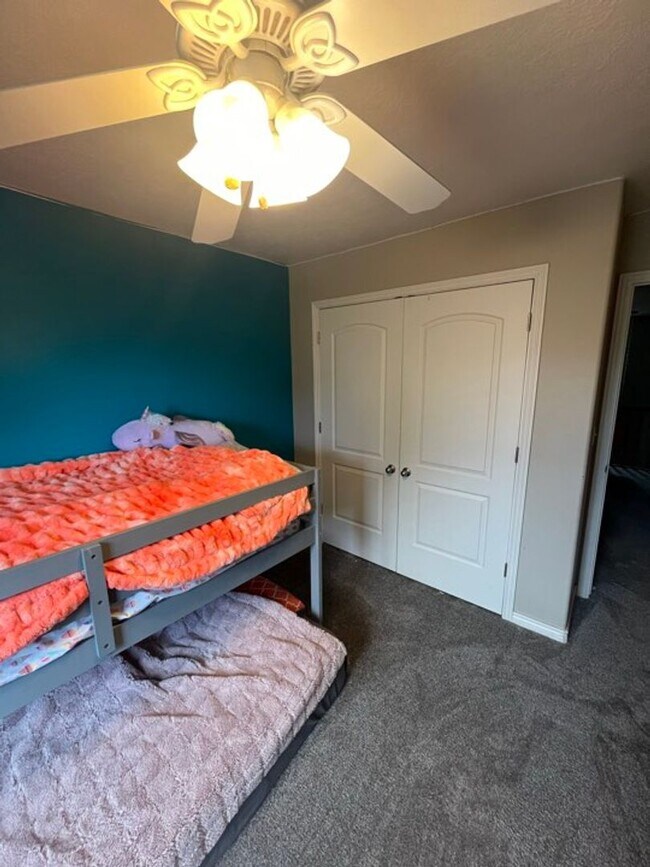 Building Photo - Saratoga Townhome