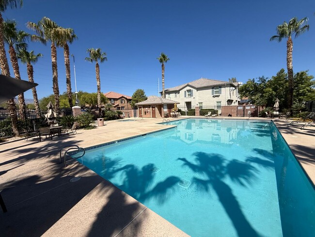 Building Photo - Beautiful 3BED/2BATH  2-Story Townhome in ...