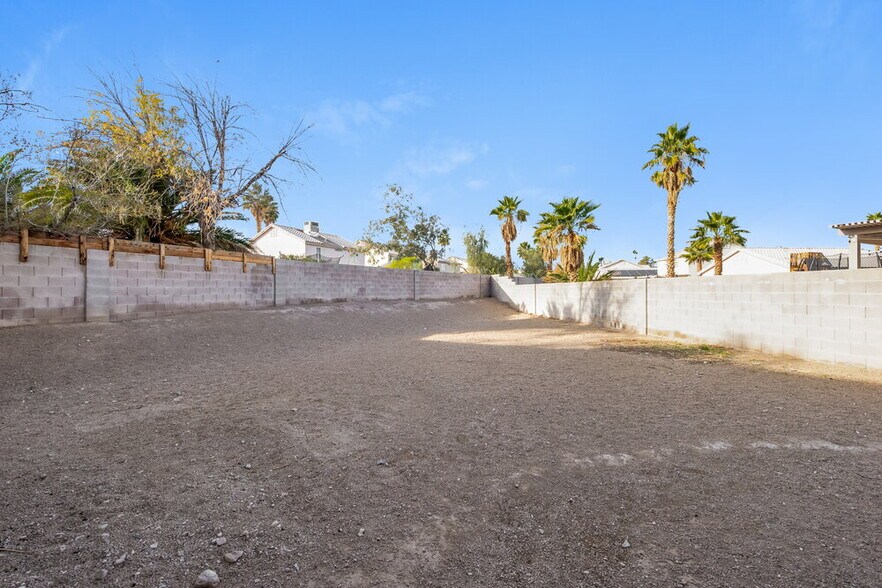 Building Photo - 6101 Bardstown Dr