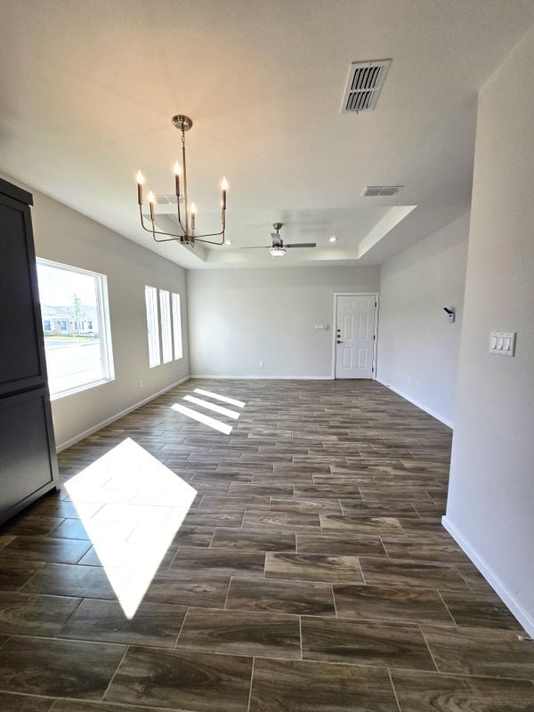 Building Photo - 913 N Clarence Ave