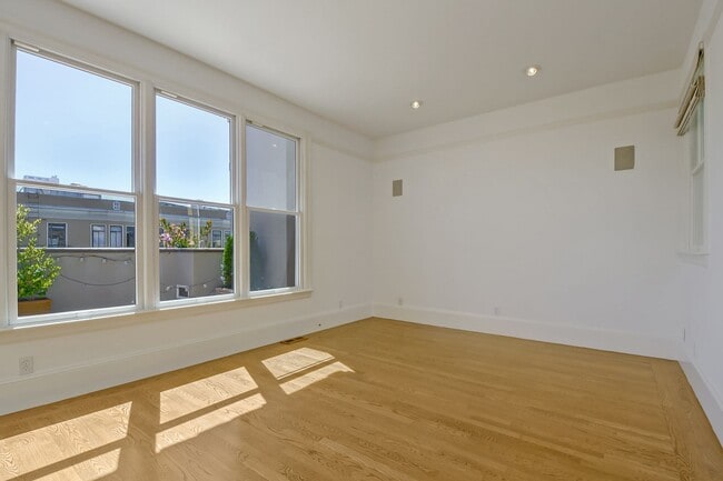 Building Photo - 3217 Gough St