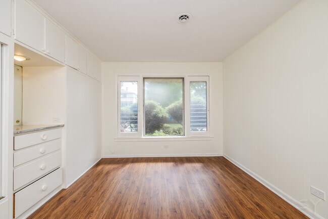 Building Photo - 2334 S 10th Ave