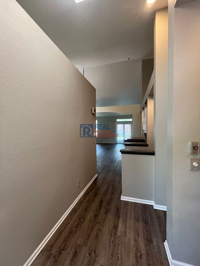 Building Photo - 9850 Carmel Ct