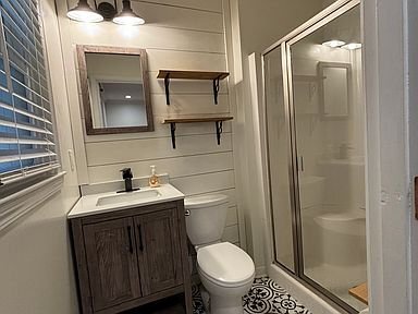 Building Photo - 3564 Camelot Dr