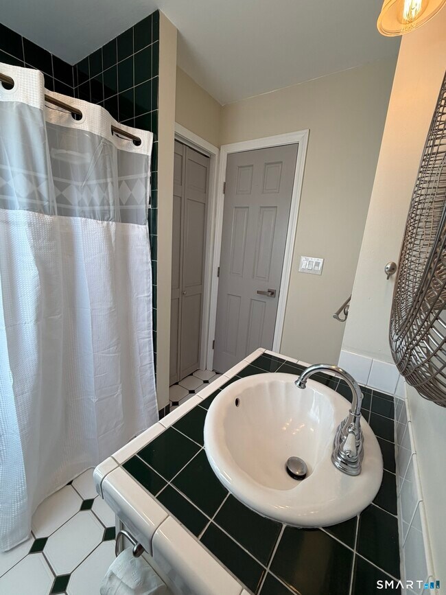 Building Photo - 67 Rockwell Ave