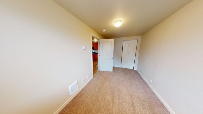 Building Photo - Charming 2 Bedroom Duplex - Granite Counters, Plank Flooring, Fully Fenced, Storage Shed!