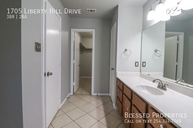 Building Photo - 1705 Liberty Hill Dr