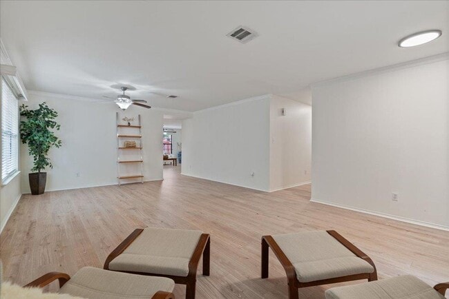 Building Photo - 708 Yosemite Trail