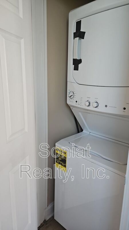 Building Photo - 3509 Hamburg St