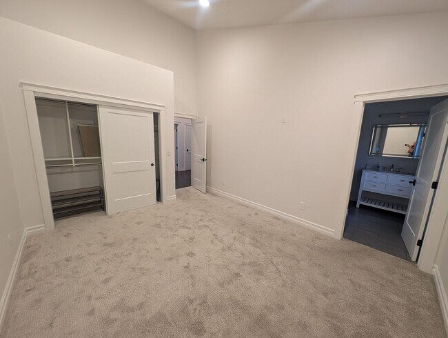 Building Photo - 2448 Le Clerc Rd S
