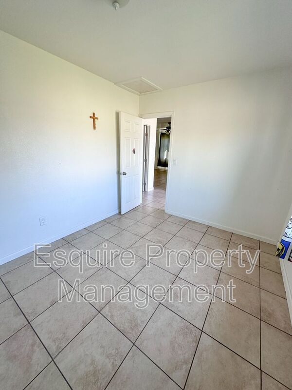 Building Photo - 12738 W Telegraph Rd