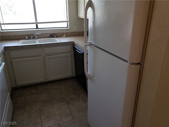 Building Photo - 3948 N Applecrest St