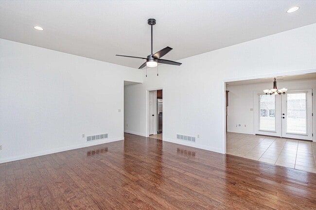 Building Photo - 6680 American Setter Dr