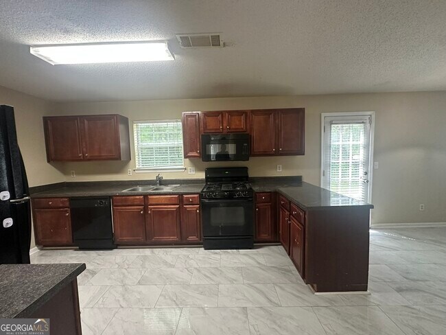 Building Photo - 5622 Platte Dr