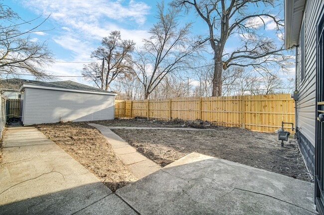Building Photo - SCHEDULE YOUR APPOINTMENT TODAY & COME SEE...