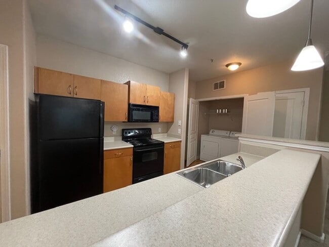 Building Photo - Gardens of Bridgehampton - 1 bed - 1 bath