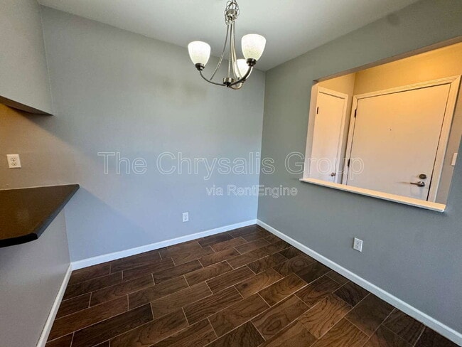 Building Photo - 606 E McKinley Rd