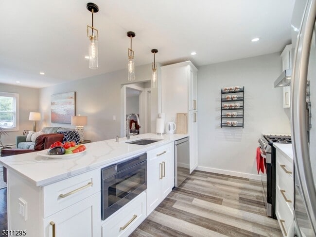 Building Photo - 43 Conforti Ave