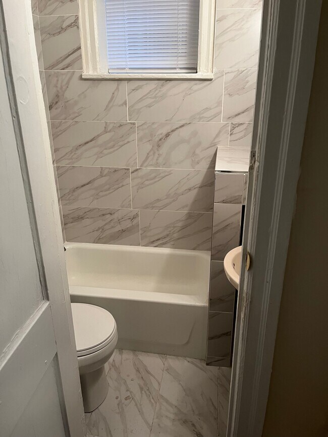 Building Photo - 4725 Chester Ave