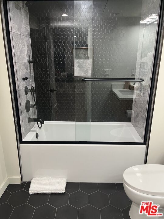 Building Photo - 124 S Croft Ave