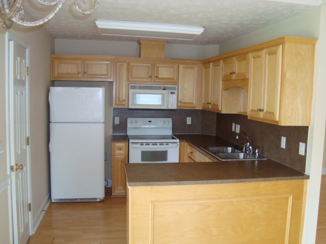 Building Photo - 3 Bedrooms 2 Baths Double Garage home, Gar...